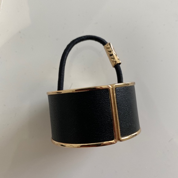 Free with purchase hair accessory - Picture 5 of 5